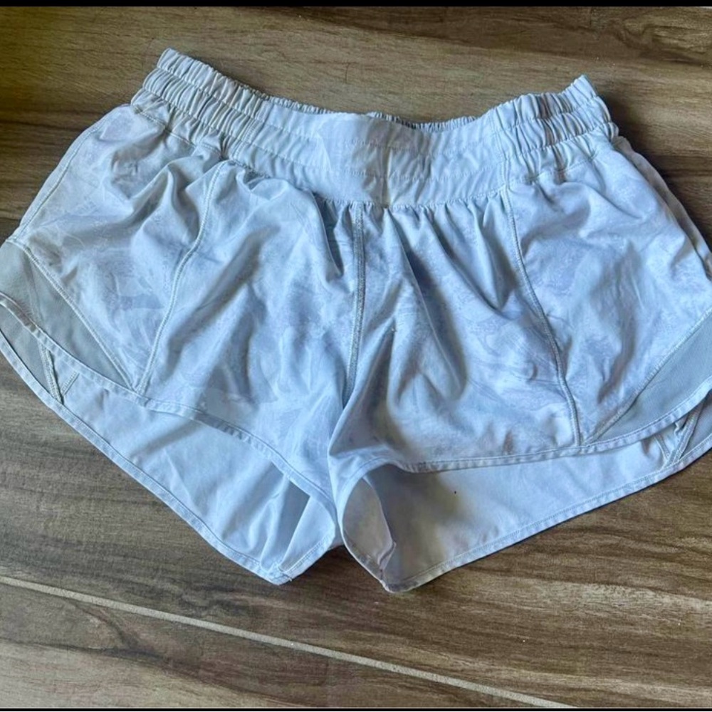Lululemon Hotty Hot shorts, white patterned, size 8